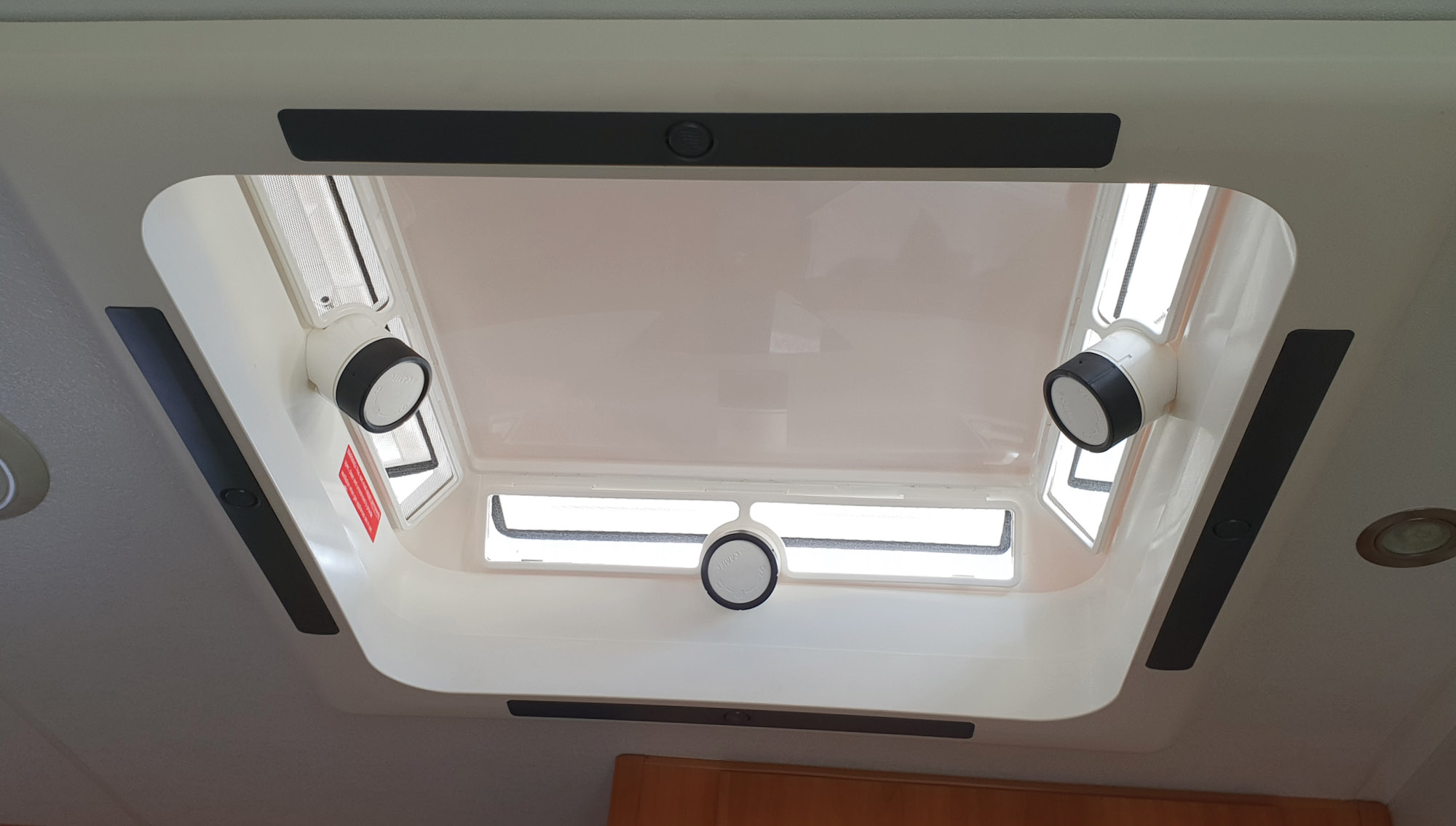 Camec 4 Seasons Evolution Roof Hatch