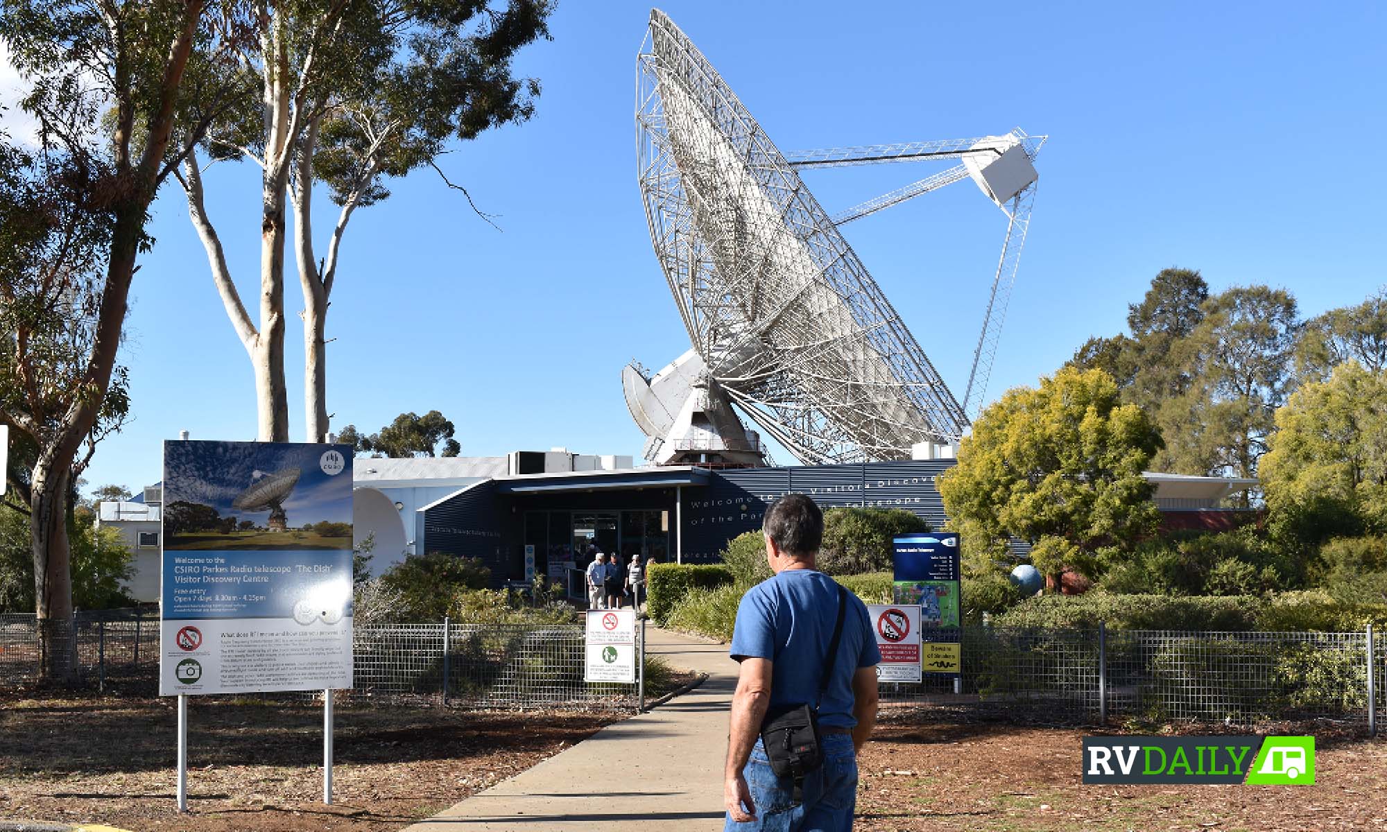 parks radio telescope dark sky