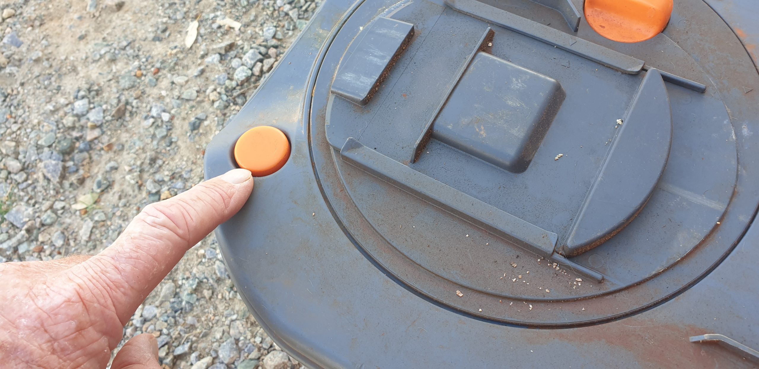 showing the airflow button on a toilet cassette