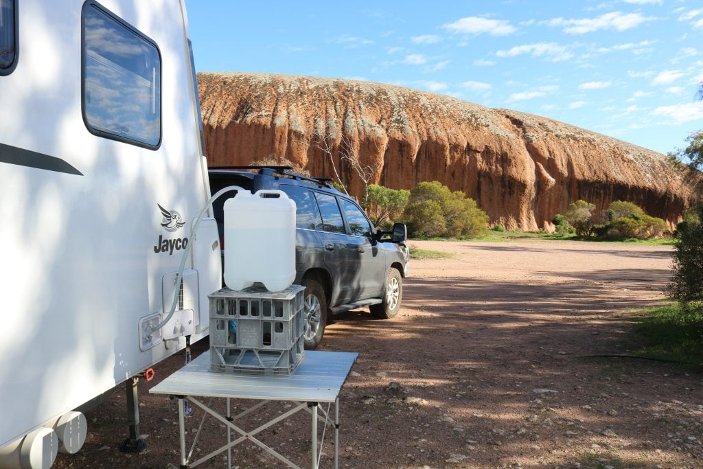 Water tank and caravan 