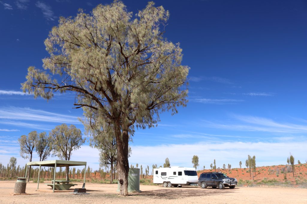 Lasseter Highway rest stop, NT © Glenys Gelzinis