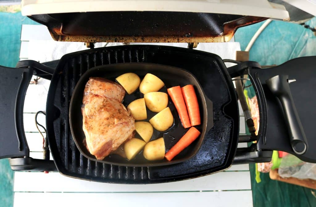 Roasting meat and vegetables in the Weber.