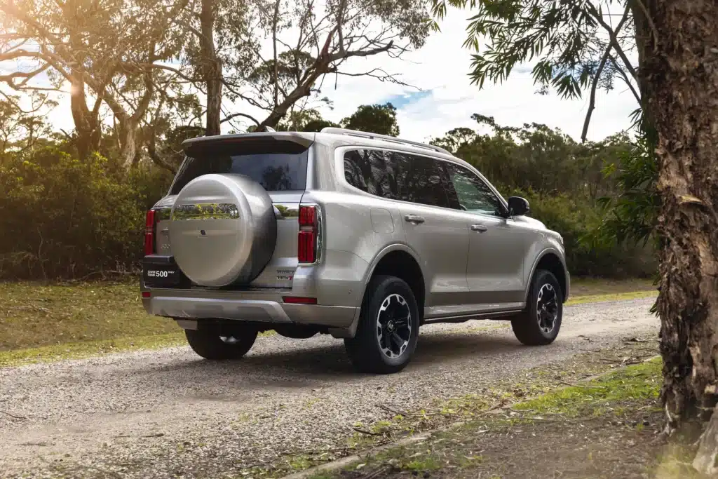 GWM Tank 500 Hi4-T on dirt road