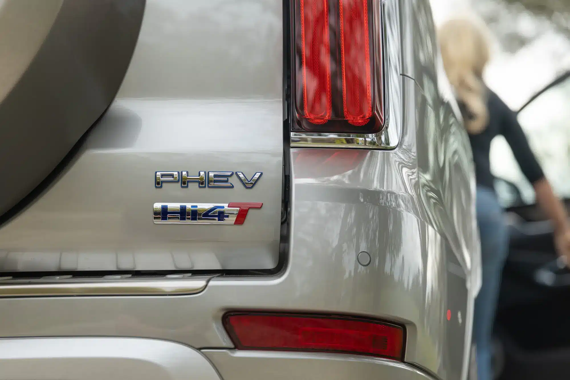 PHEV Hi4-T rear badge