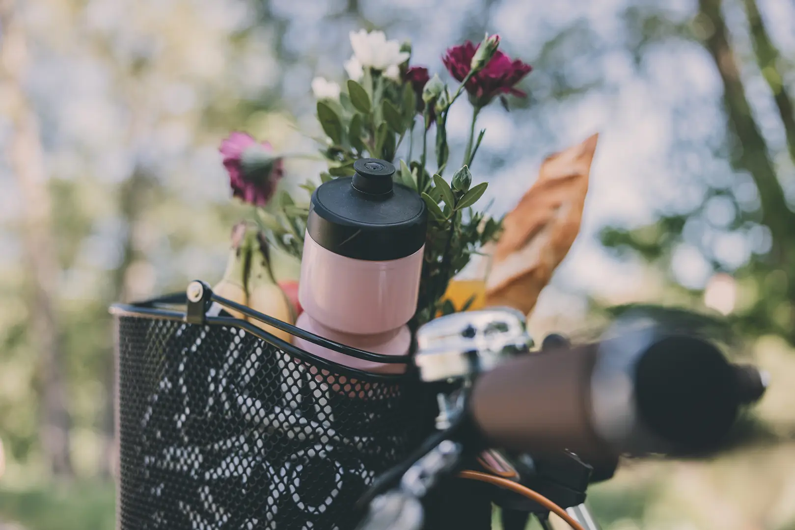 Cube Supreme Hybrid carrying shopping bags easily