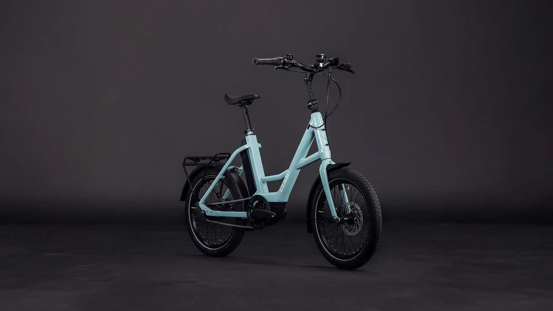 Cube Compact Hybrid showing adjustable seat and stem