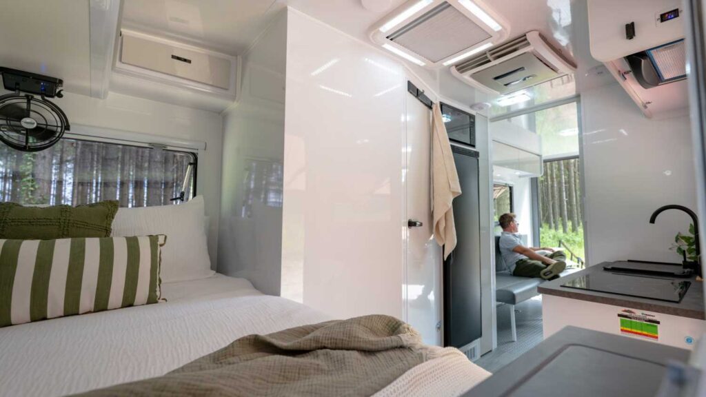 Austrack Gunbarrel X19