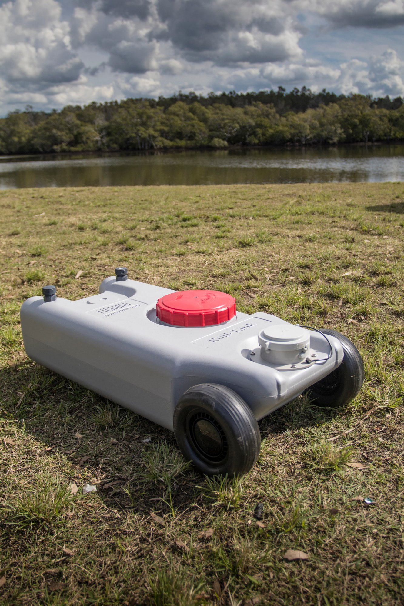 Sportscruiser 1800 Cross Country portable grey water tank