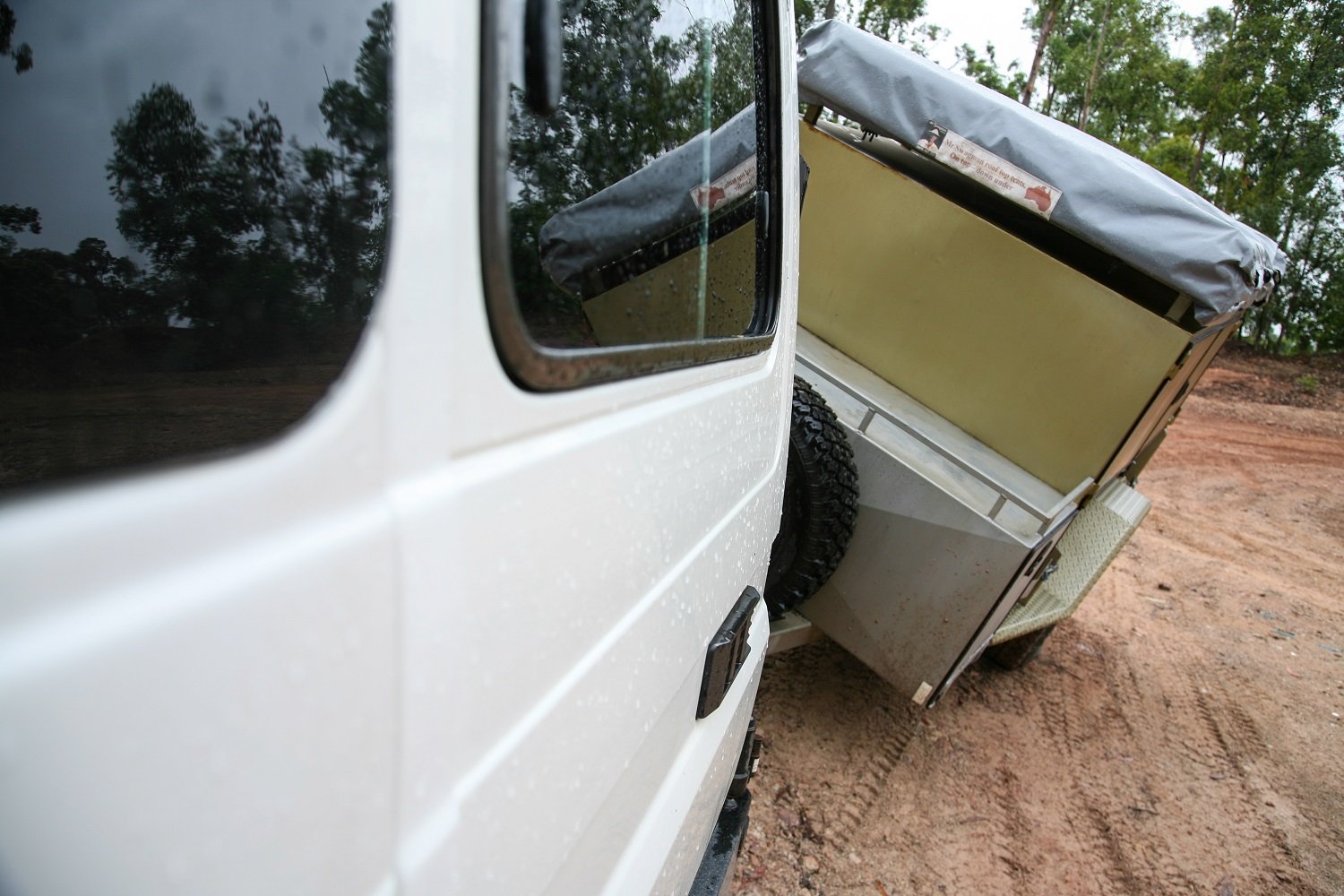 Lateral traction with a camper in tow