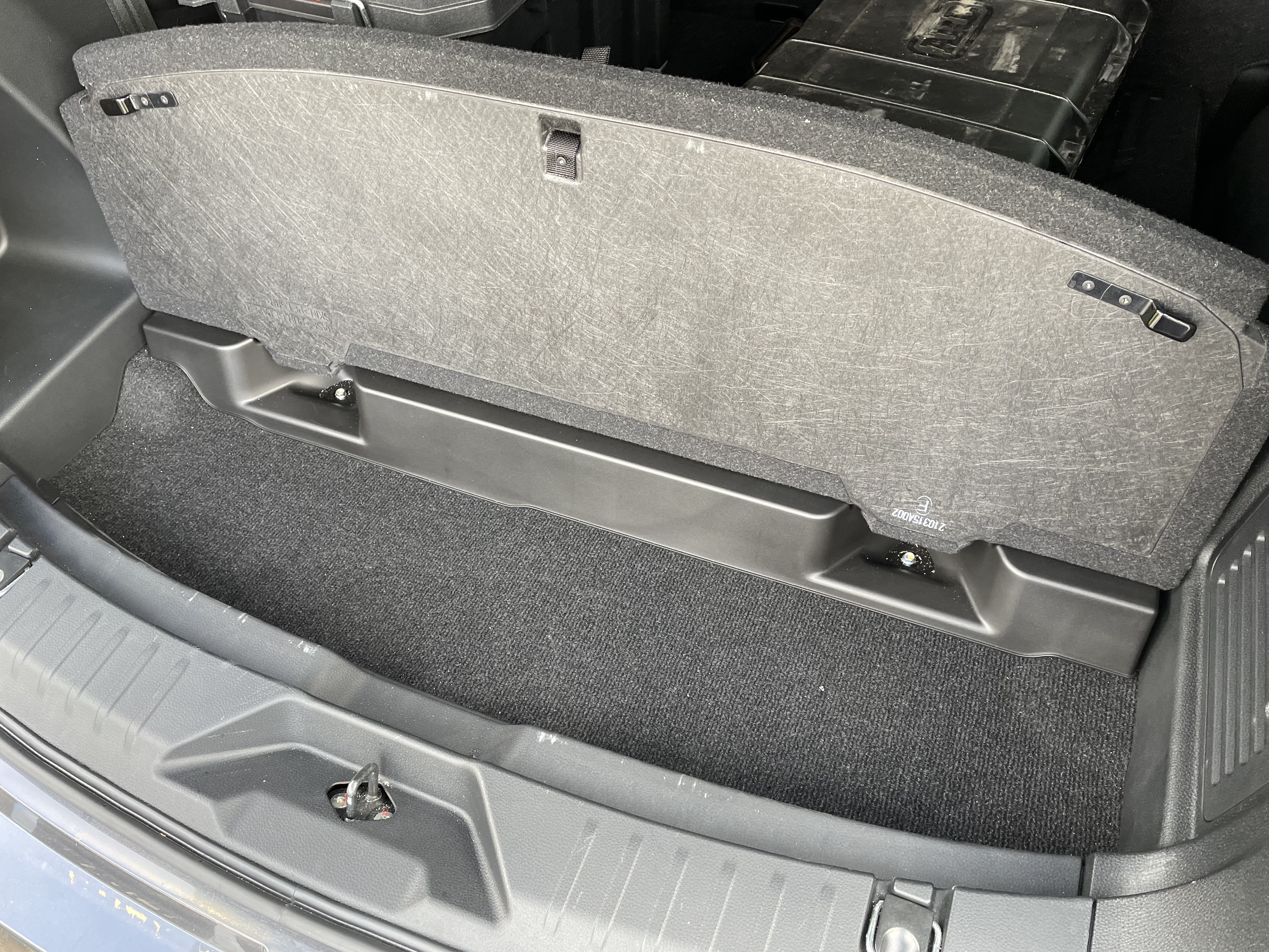 Isuzu MU-X 2021 compartment in boot