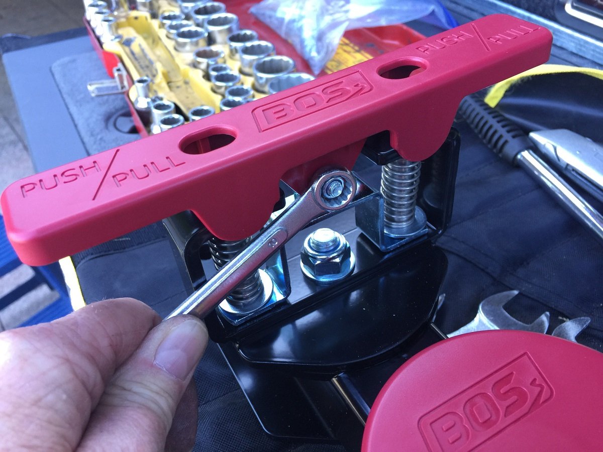 Installing a BOS stabiliser leg