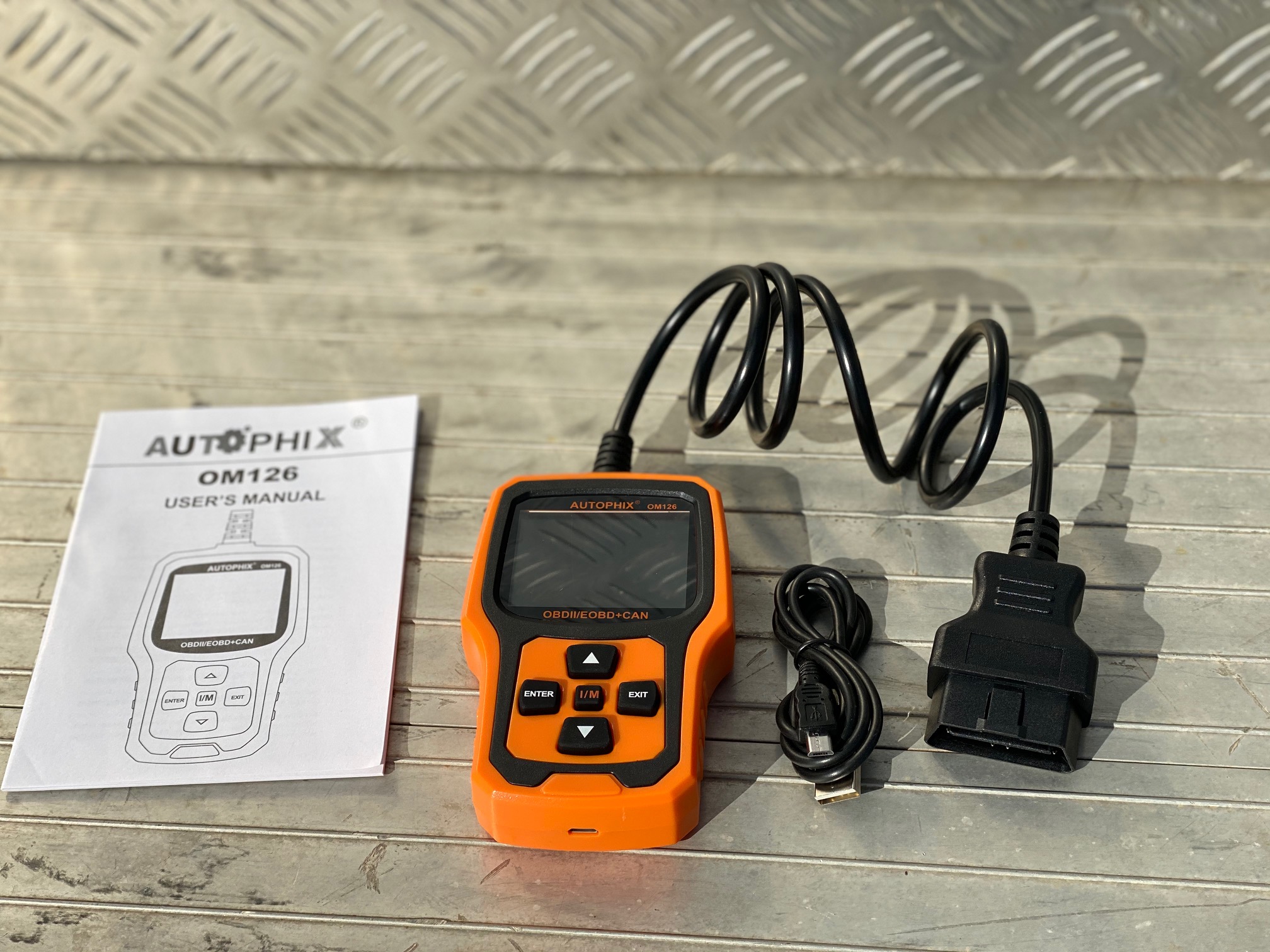 Reviewed: Autophix OM126 OBD2 reader