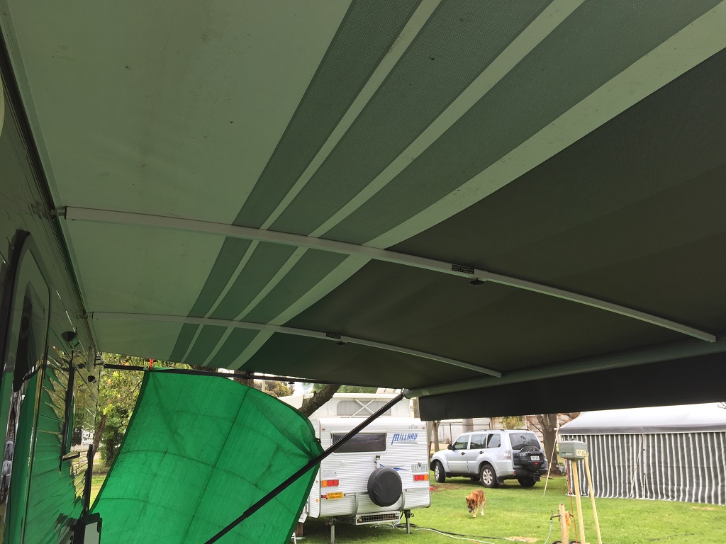 5 Minute Mods – How to stop your awning from flapping